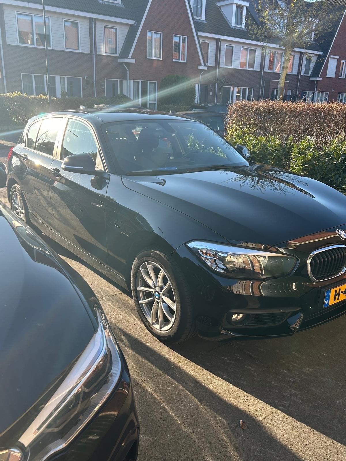 BMW 1-Serie 118i 136pk Automaat Zwart 100.901km 27-12-2017, Zwart, 650 kg, Particulier, 3 cilinders