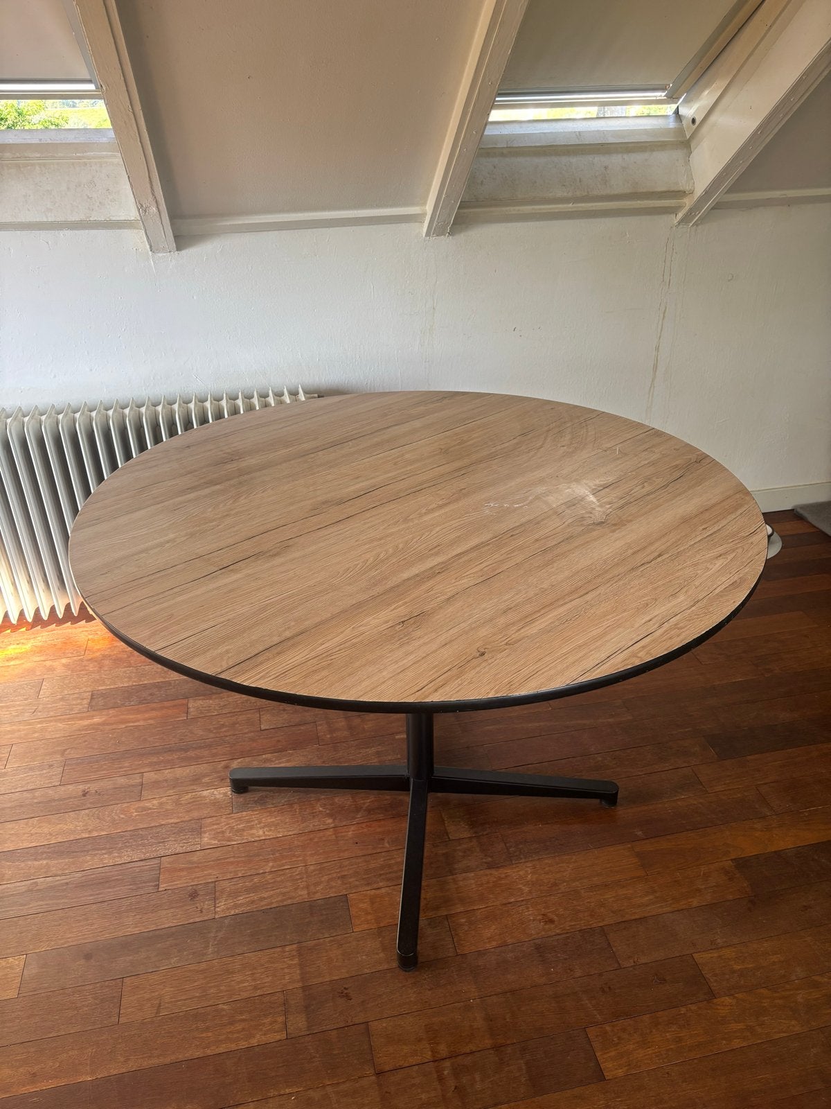 Gratis ronde tafel 120cm - zelf opknappen (spoed), Huis en Inrichting, Ophalen, Gebruikt, Rond, 100 tot 150 cm