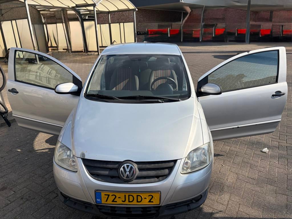 Volkswagen Fox 1.4 55KW 2009 Grijs, Auto's, Voorwielaandrijving, 15 km/l, 4 stoelen, Origineel Nederlands
