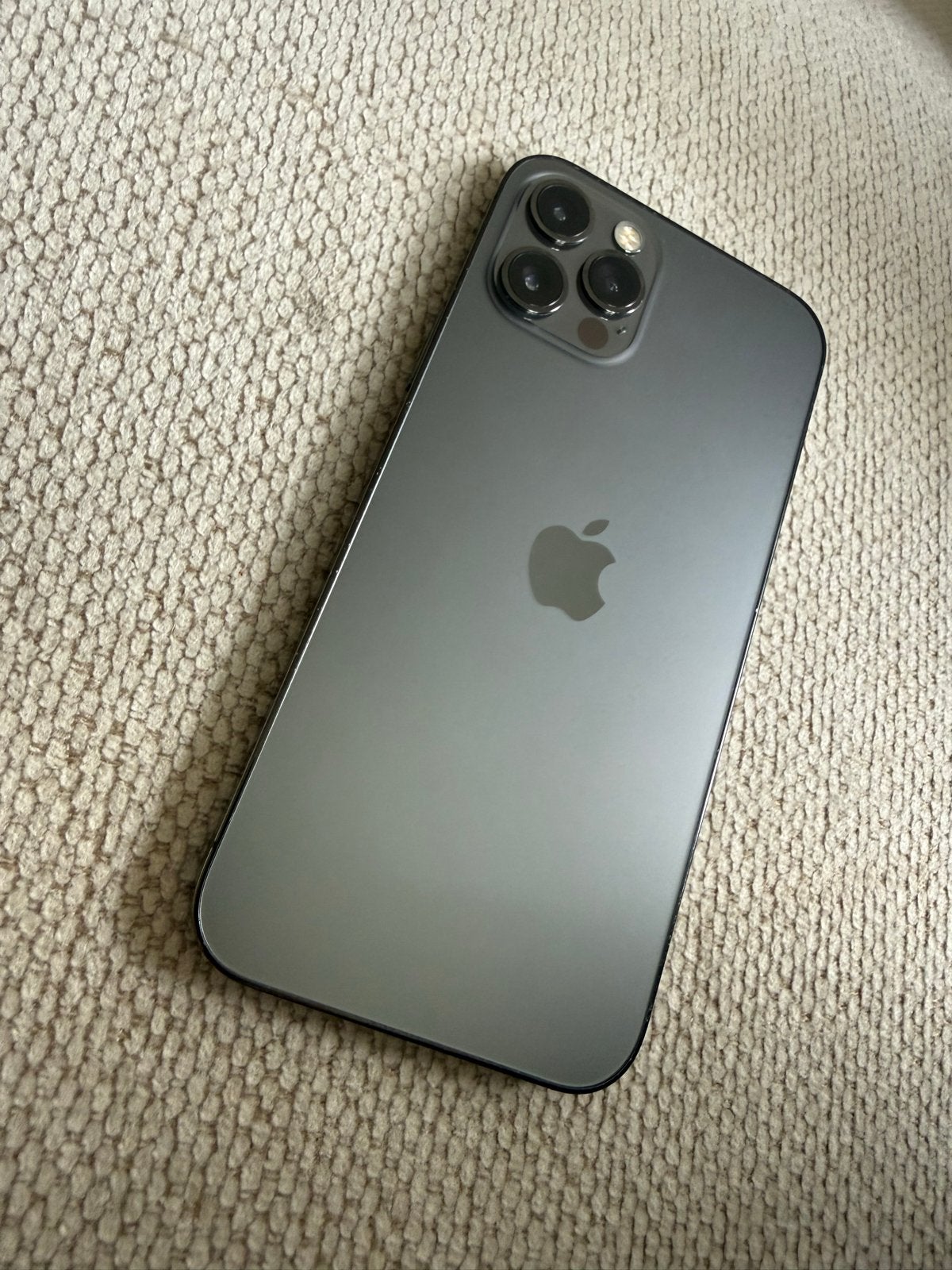 iPhone 12 Pro (incl. oplader en Burga hoesje), 128 GB, Zo goed als nieuw, 76 %, Zonder simlock