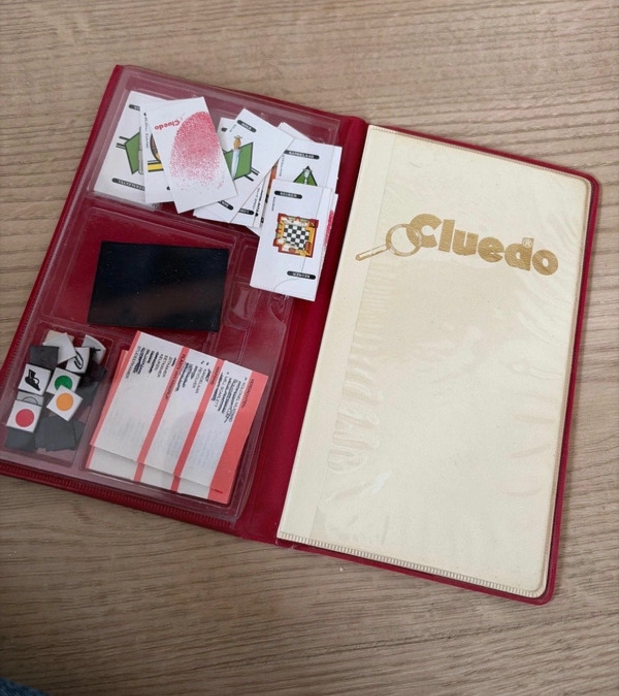 Foto 2 van Cluedo Reisspel - Compacte Detectivespel