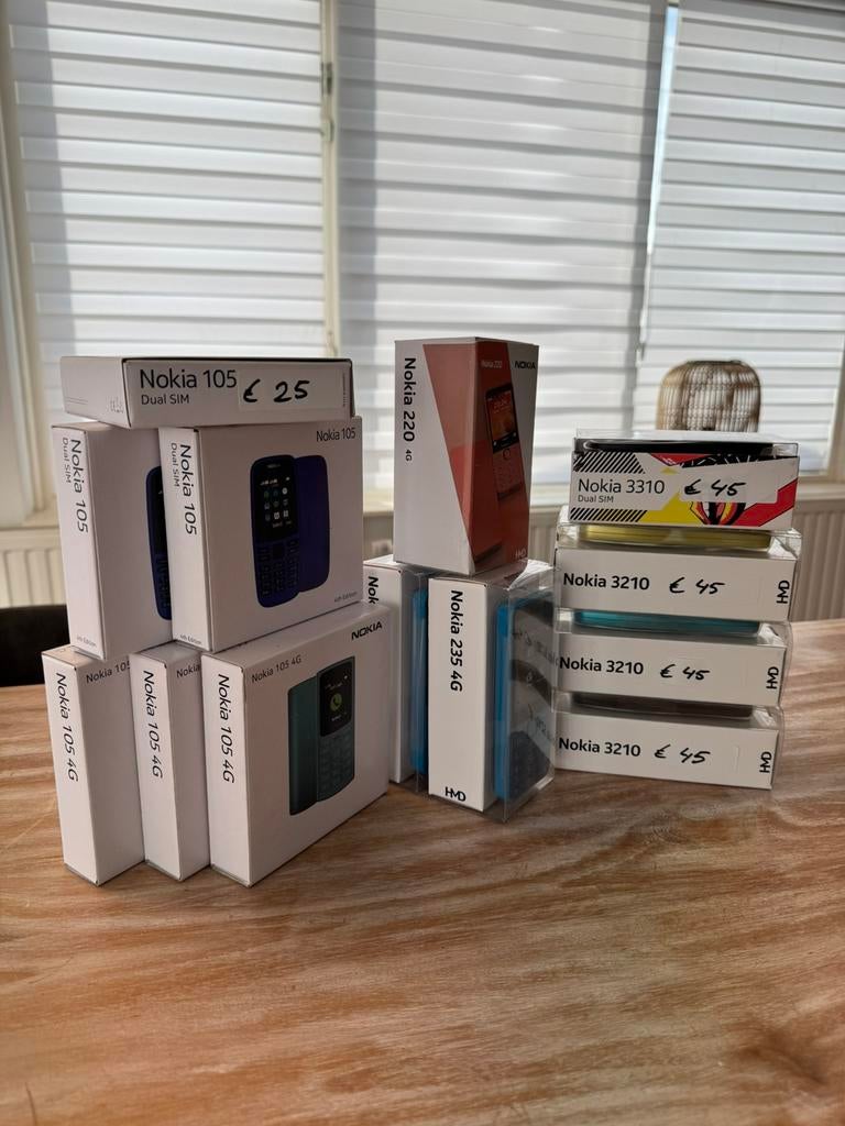 Nieuwe Nokia telefoons Nokia 105 (4G), 220, 235, 3210 3310, Telecommunicatie, Zwart, Fysiek toetsenbord, Nieuw, Ophalen of Verzenden