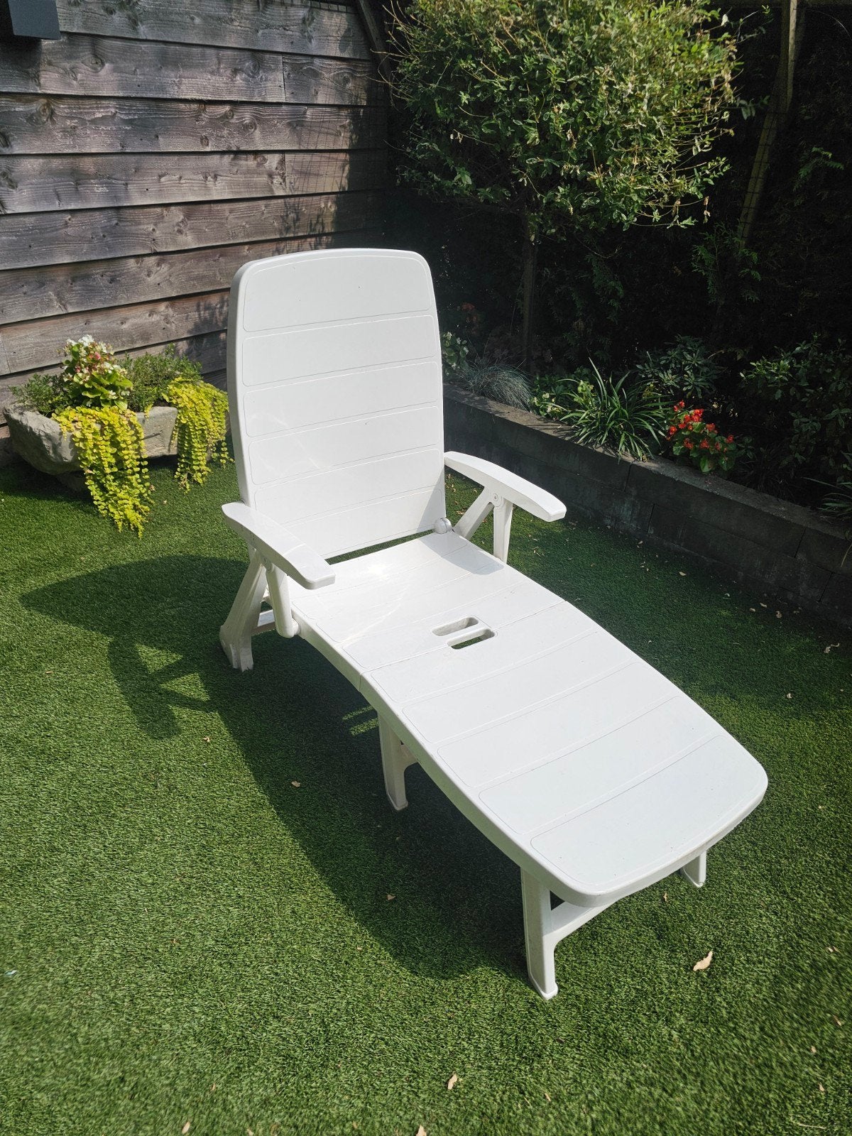 Jardin ligbed - Wit kunststof verstelbaar ligbed, Ophalen, Gebruikt, Kunststof, Verstelbaar