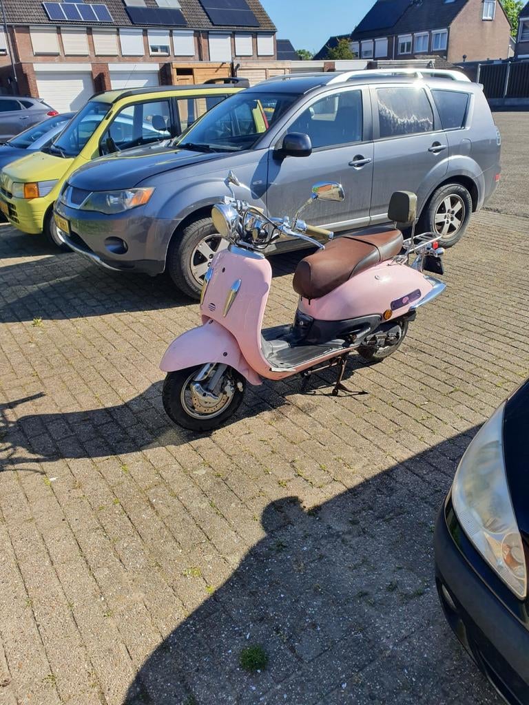 Te koop fosti snor scooter retro, Fietsen en Brommers, Scooters | Overige merken, Ophalen, Gebruikt, Maximaal 45 km/u, Benzine