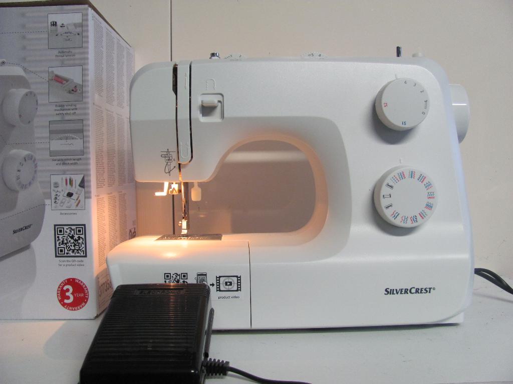 Silvercrest naaimachine met 33 naaifuncties,voetpedaal, Ophalen of Verzenden, Zo goed als nieuw, Naaimachine, Overige merken