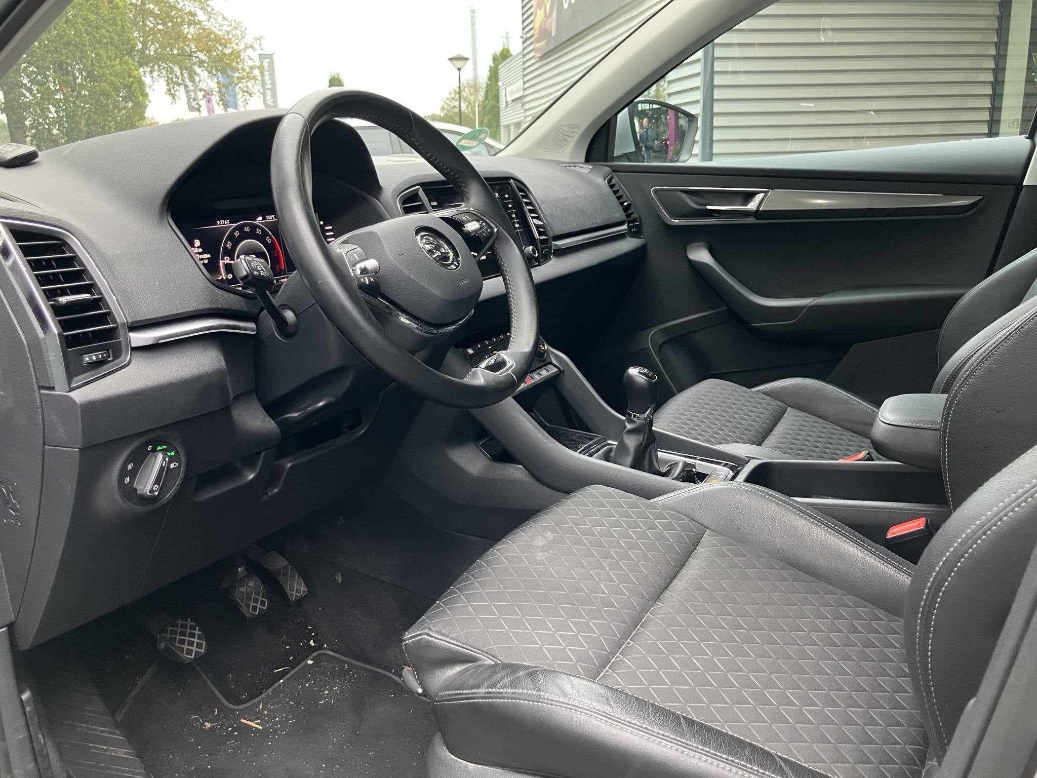 Skoda Karoq 1.5 TSI ACT Business Edition Plus | WORDT VERWAC, Auto's, Voorwielaandrijving, 12 maanden, 4 cilinders, Leder en Stof