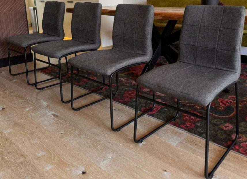 Set van 4 zo goed als nieuwe eetkamerstoelen ( Hammel ), Ophalen, Zo goed als nieuw, Vier, Metaal
