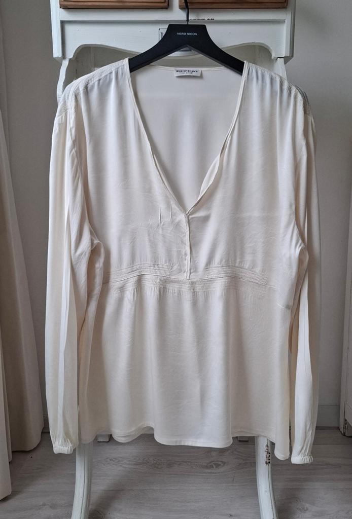 Repeat zijden blouse mt. 40., Beige, Ophalen of Verzenden, Zo goed als nieuw, Korte mouw