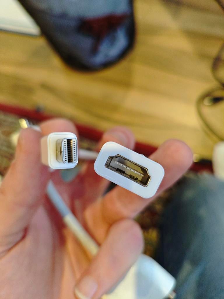 Oudere Apple beeldscherm kabels hdmi en vga, Computers en Software, Pc- en Netwerkkabels, Ophalen of Verzenden