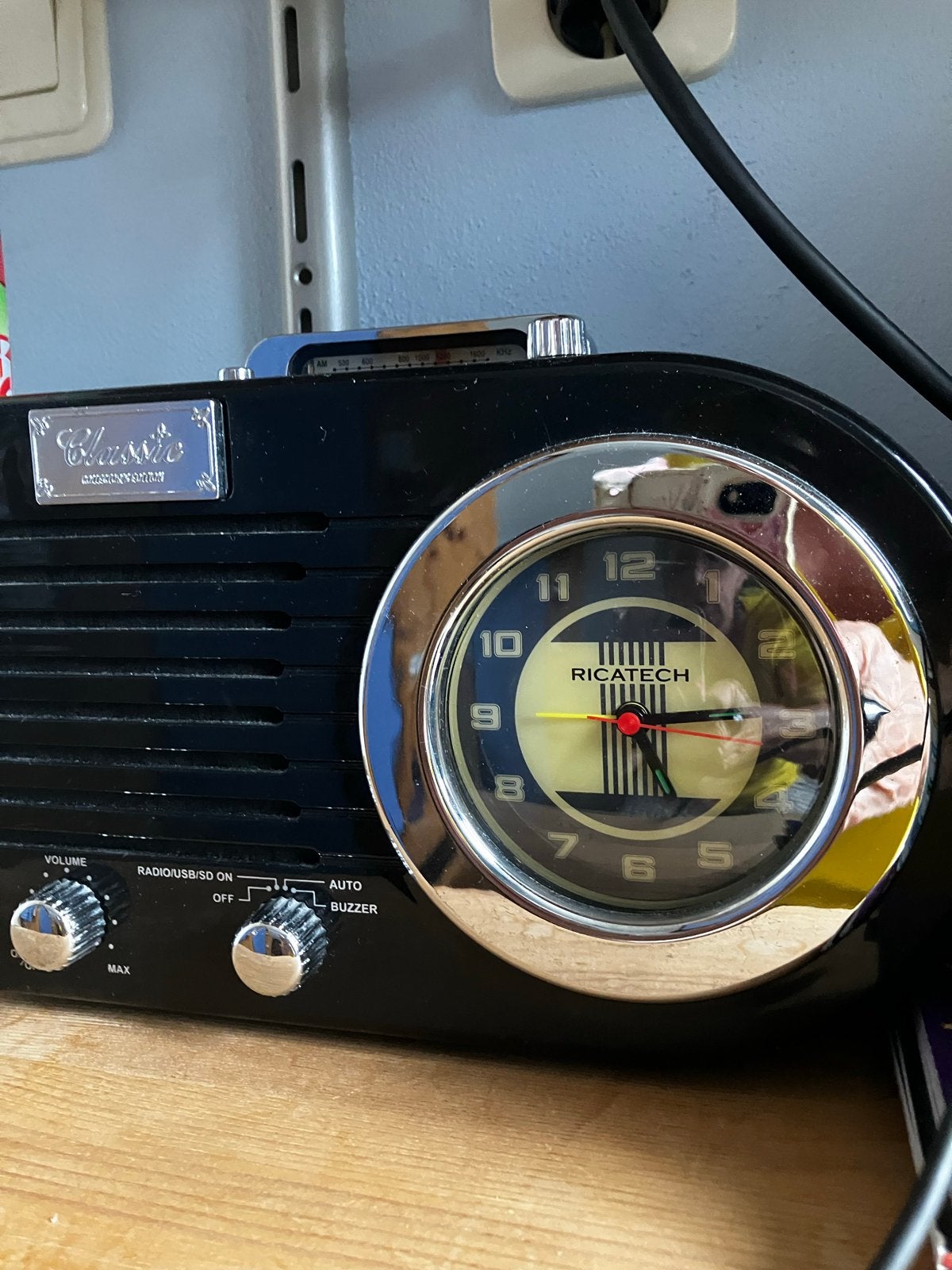 Wekker radio Ricatech Classic - Zo goed als nieuw, Ophalen of Verzenden, Zo goed als nieuw, Digitaal
