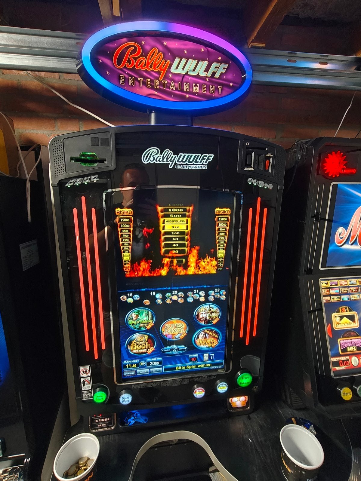 Bally wulff "wand"gokkast game station en wide wall, Euro, Ophalen, Gebruikt, Met sleutels
