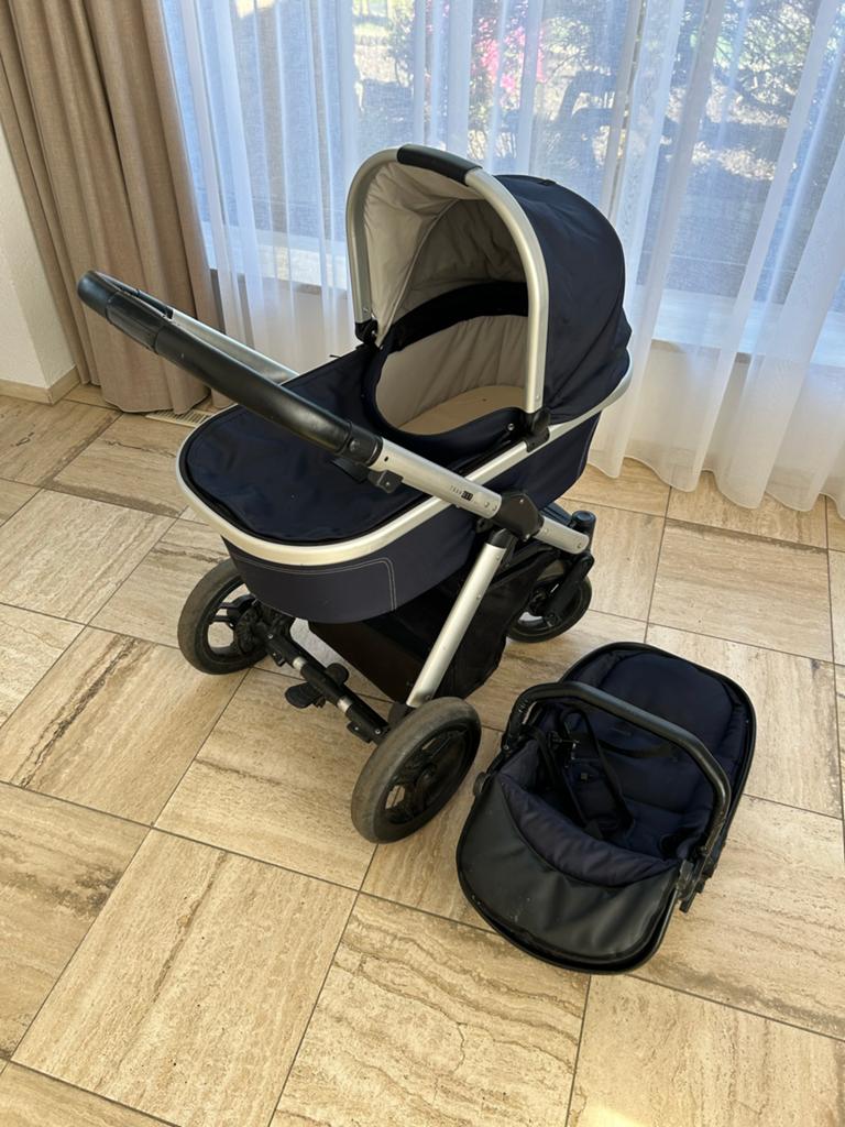 Mutsy Transit Kinderwagen met Reiswieg en Autostoeltje, Kinderen en Baby's, Kinderwagens en Combinaties, Gebruikt, Luchtbanden