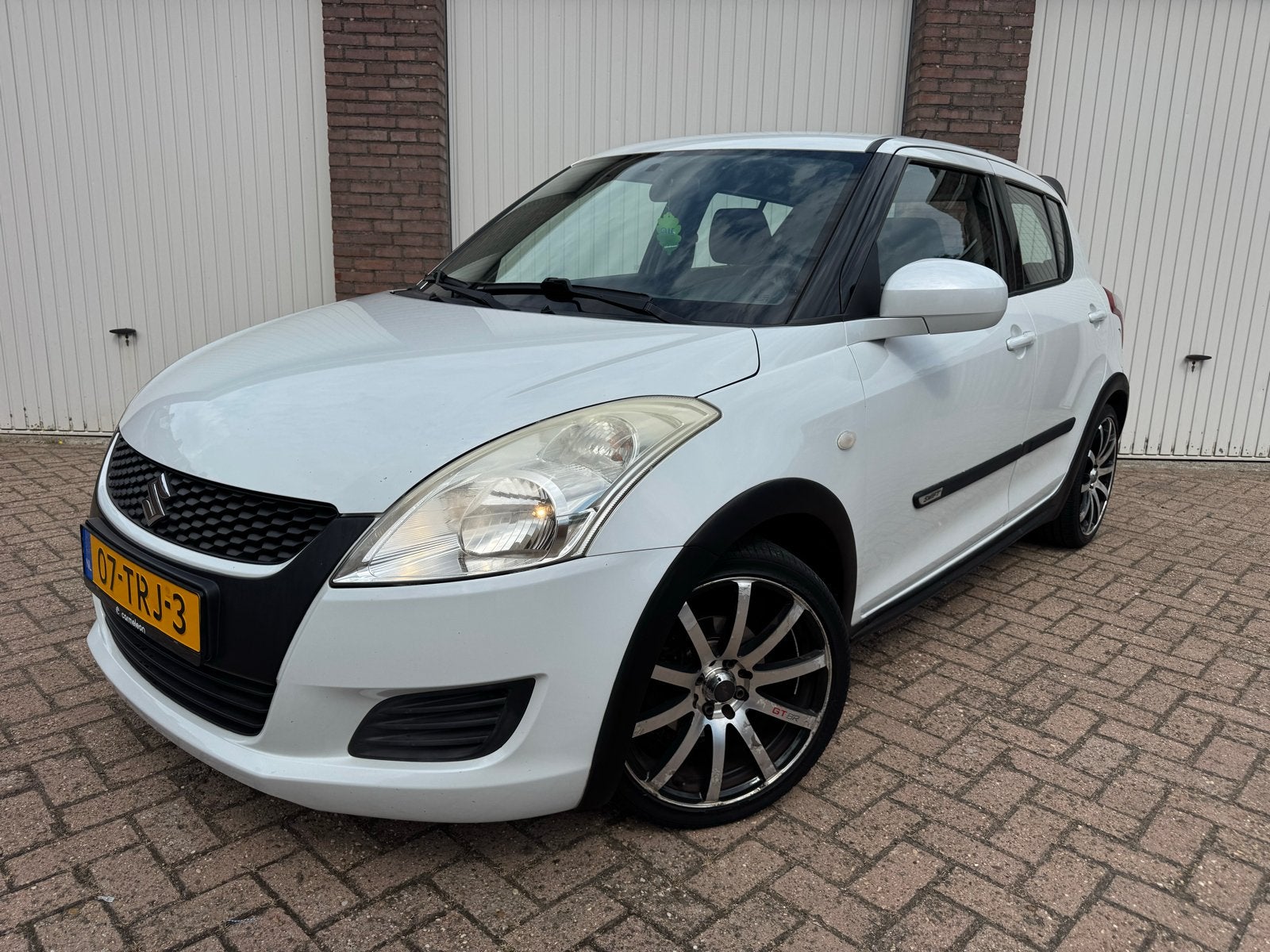 Suzuki Swift 1.2 5-D 2012 Wit, Auto's, Suzuki, Voorwielaandrijving, Stof, 4 cilinders, 400 kg