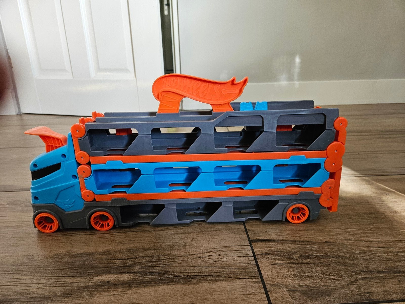Hot Wheels Racebaan en Transportwagen - Zo goed als nieuw, Ophalen, Racebaan, Zelf te bouwen, Zo goed als nieuw