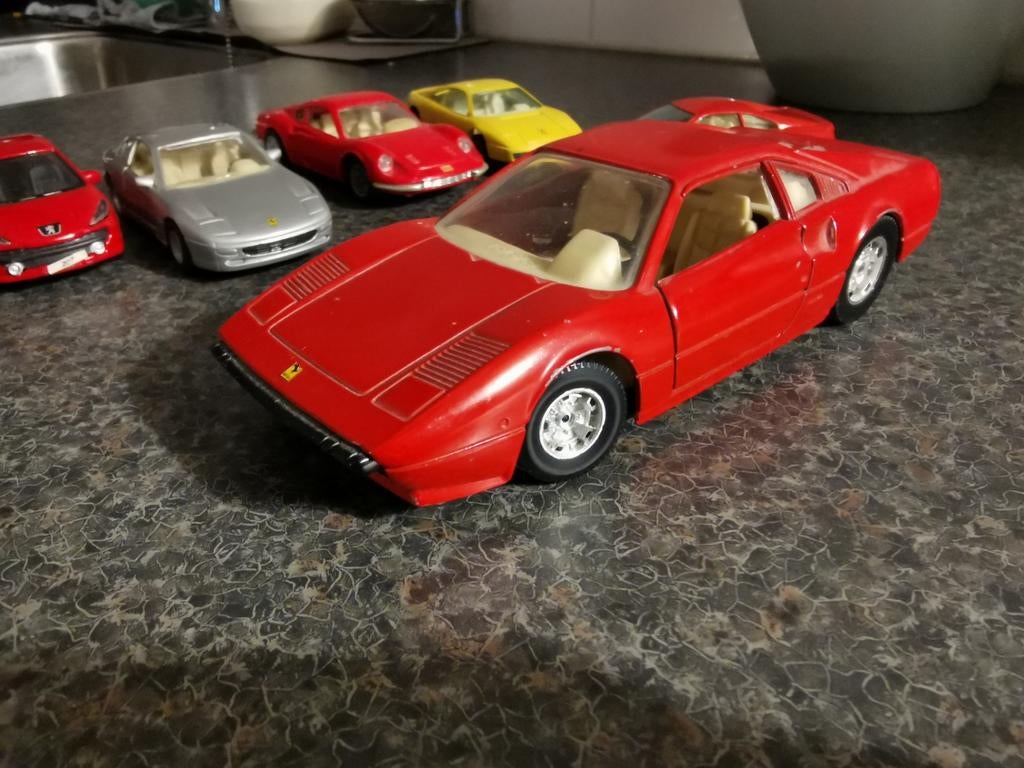 Maisto Ferrari 308 GTB - Rode Diecast Modelauto, Hobby en Vrije tijd, Modelauto's | 1:18, Ophalen of Verzenden, Zo goed als nieuw