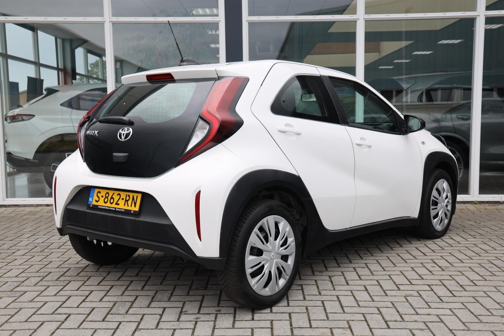 Toyota Aygo X 1.0 VVT-i MT Play|Camera|ACC|Airco|, Stof, Gebruikt, 920 kg, 4 stoelen