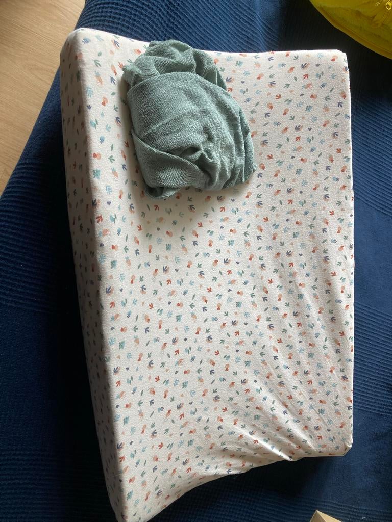 Aankleedkussen met hoes - Zo goed als nieuw, Kinderen en Baby's, Badjes en Verzorging, Overige merken, Aankleedkussen, Ophalen of Verzenden