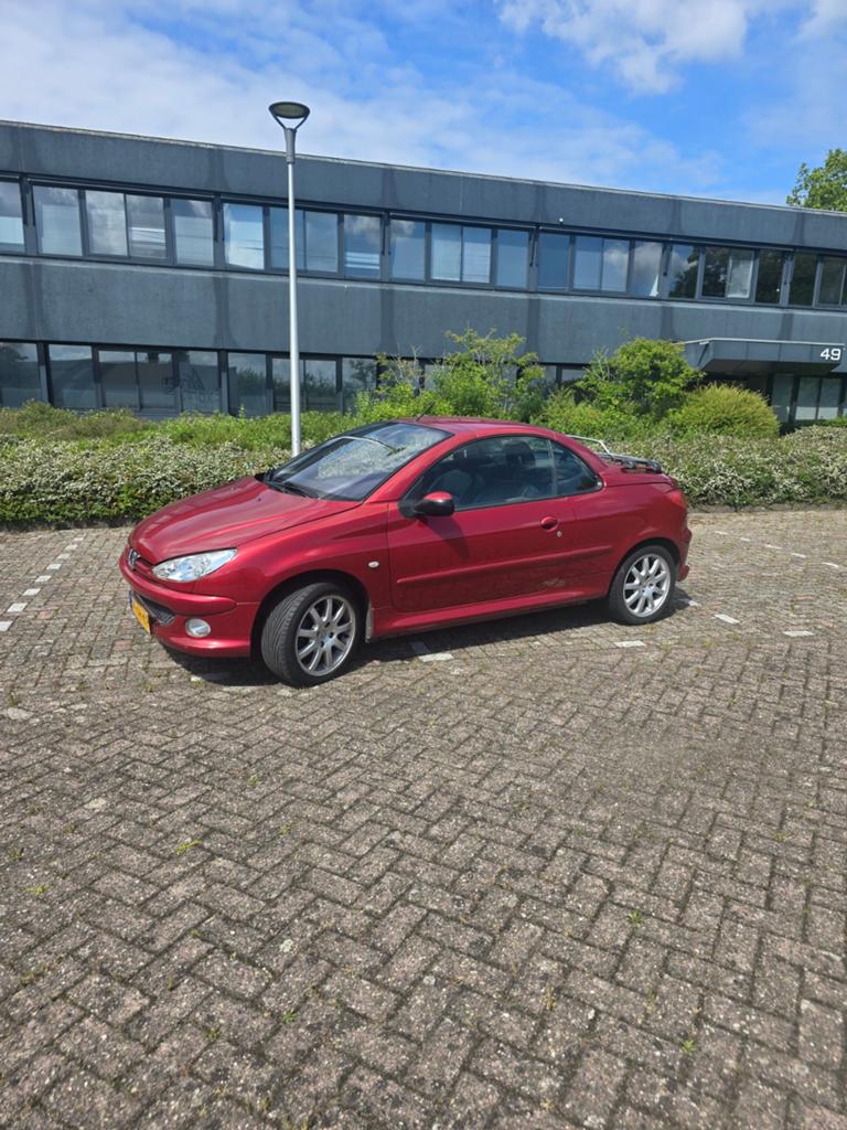 Peugeot 206 1.6 16V CC 2003 Rood, Voorwielaandrijving, Zwart, 4 cilinders, Cabriolet