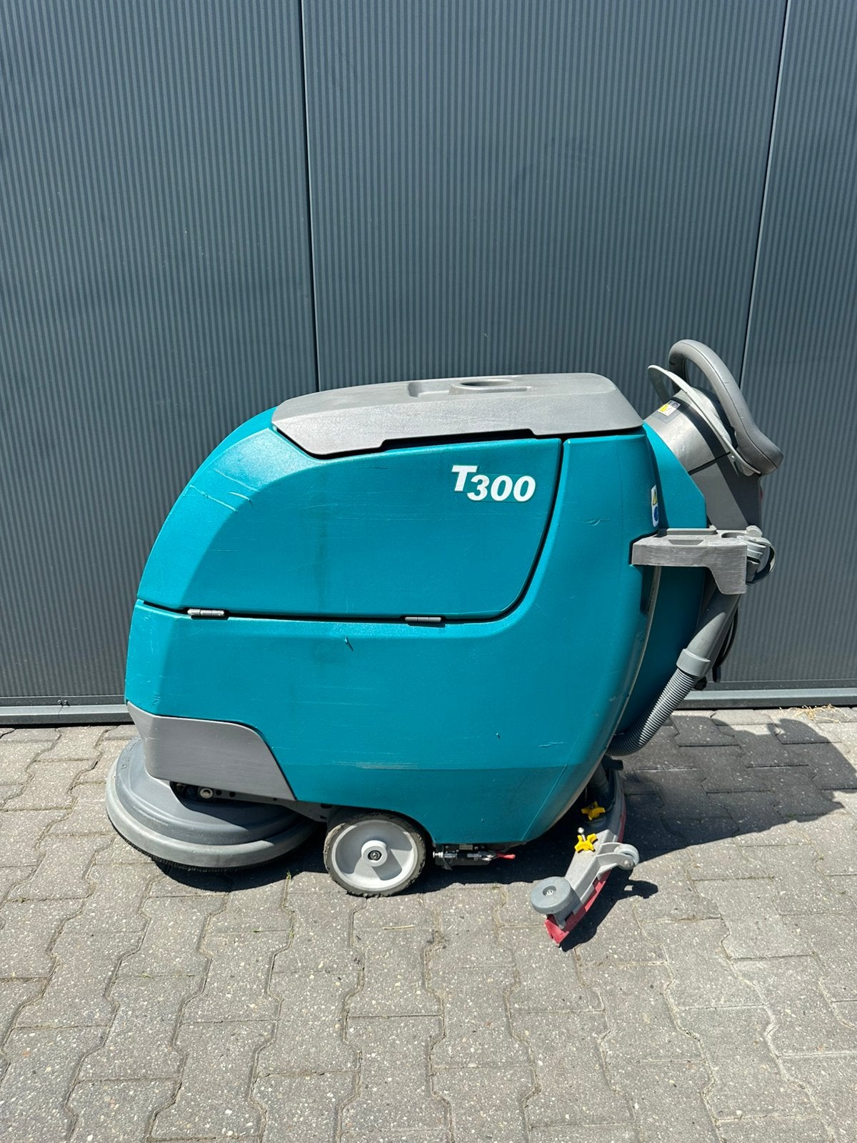 Tennant T300 Schrobzuigmachine | Gereviseerd | Nieuwe Accu’s, Ophalen, Gebruikt