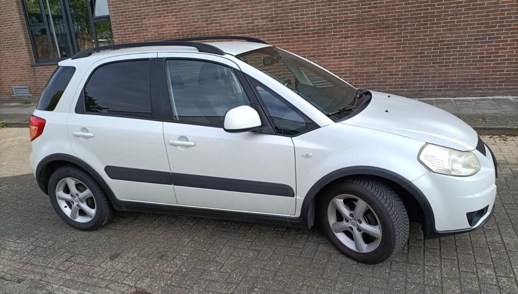 Suzuki SX4 1.6 2008 Wit, Auto's, Suzuki, Zwart, 4 cilinders, Multifunctioneel stuurwiel, Origineel Nederlands