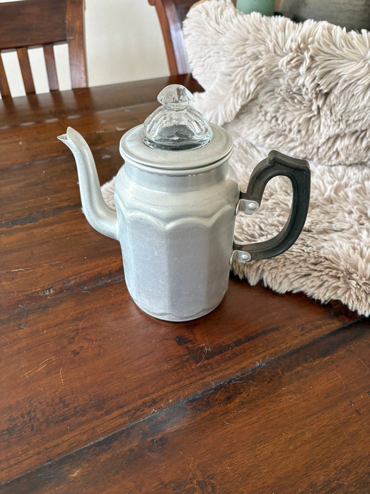 Oude antieke pruttelpot, Ophalen