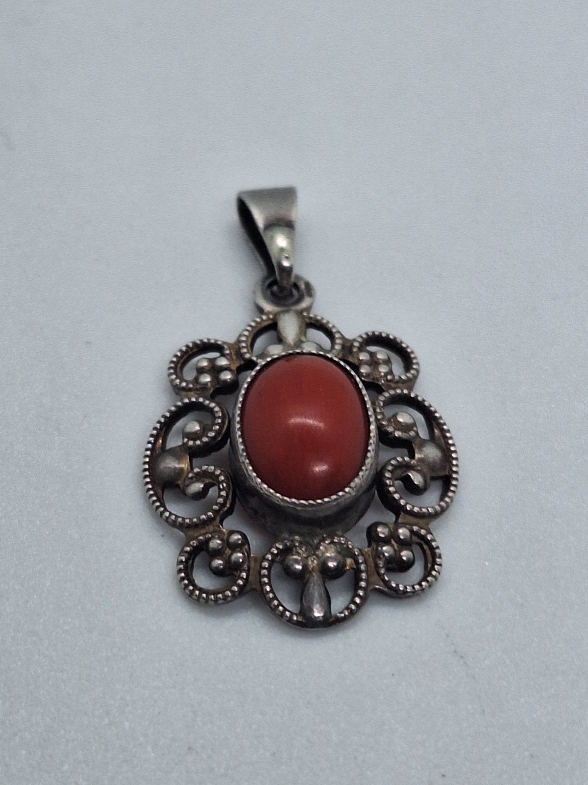 Zilveren hanger met bloedkoraal - Vintage, Sieraden, Tassen en Uiterlijk, Ophalen of Verzenden, Zilver, Met edelsteen