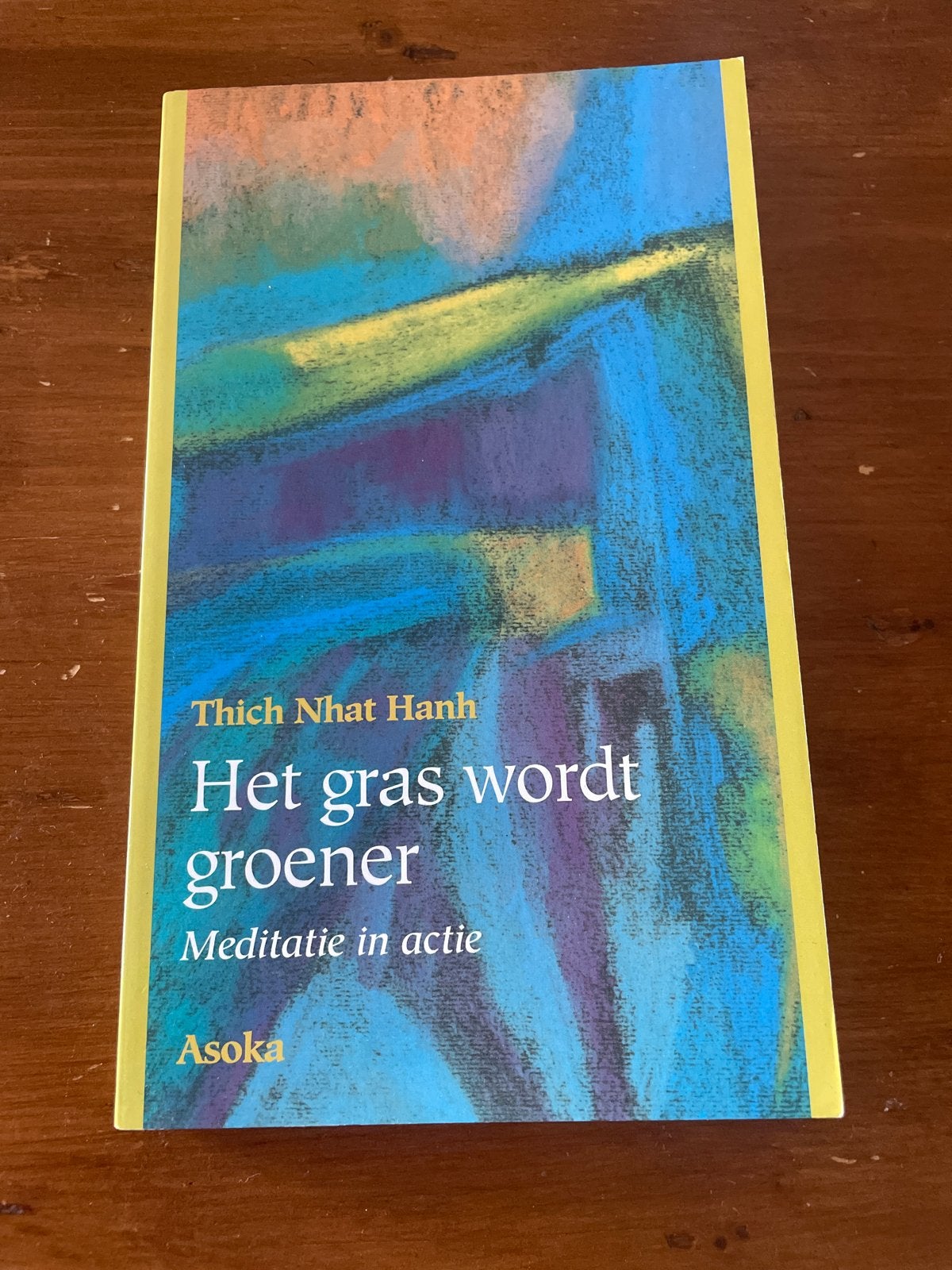 Het gras wordt groener - Asoka - Thich Nhat Hanh, Ophalen of Verzenden, Zo goed als nieuw, Meditatie of Yoga, Instructieboek