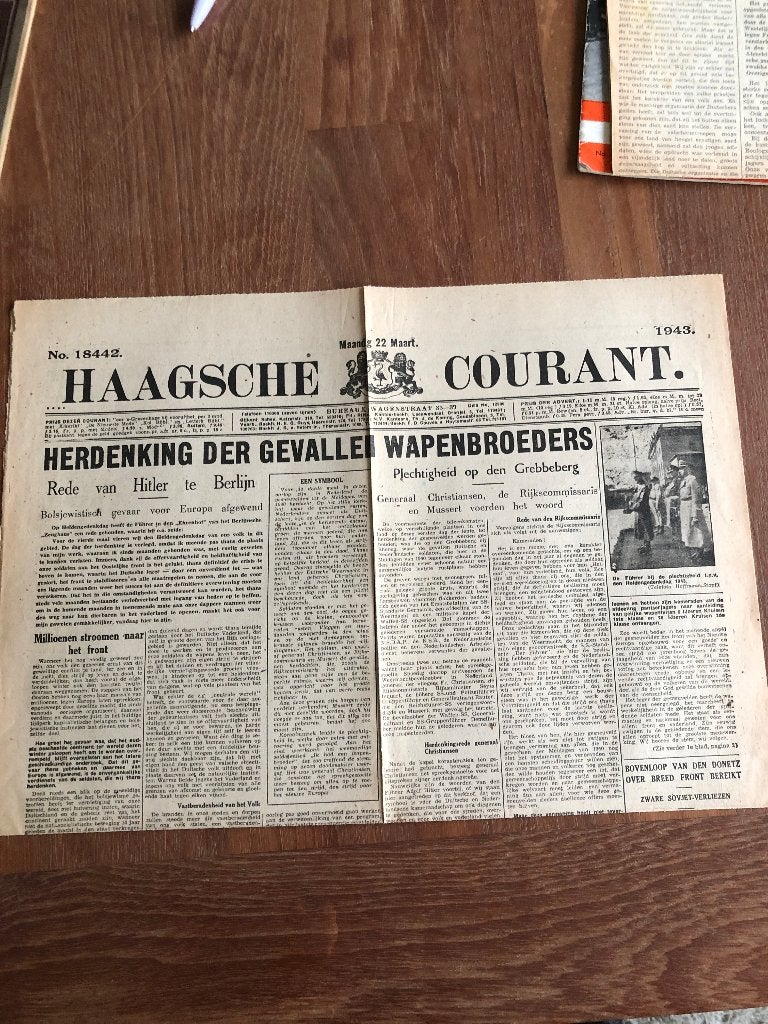 Twee oorlogskranten. a. Haagsche Courant 22-3-1943, b. Het, Ophalen of Verzenden, Overige onderwerpen, Tweede Wereldoorlog, Gelezen
