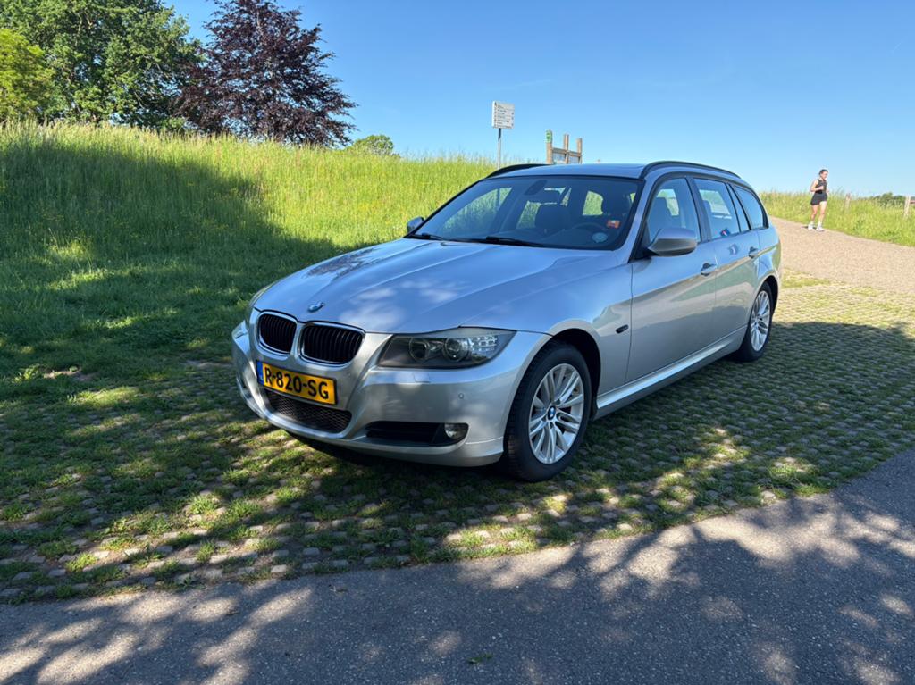 BMW 3-Serie 2.0 I 320 Touring 2010 Grijs, Achterwielaandrijving, 1995 cc, 4 cilinders, Leder en Stof