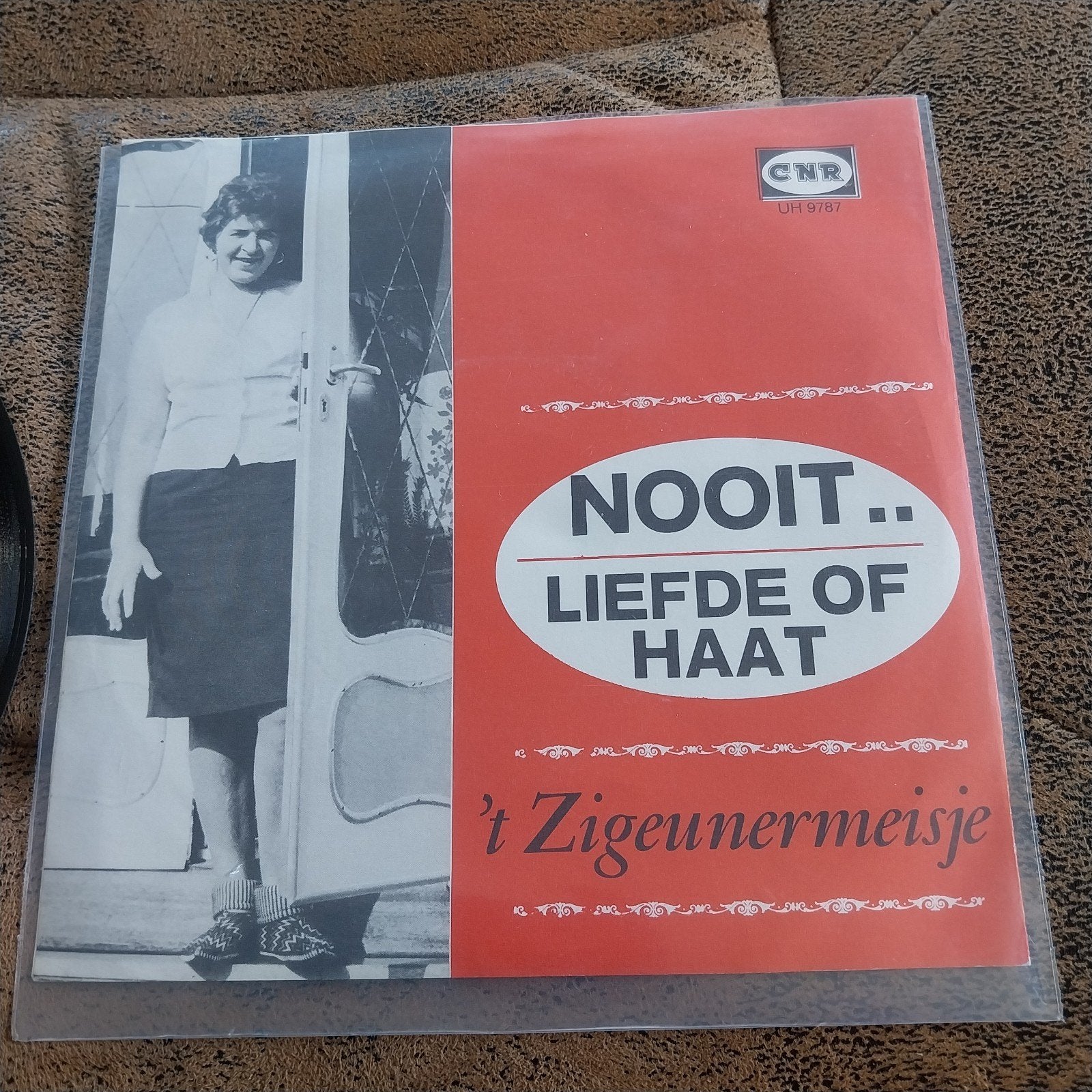 T Zigeunermeisje - Nooit / Liefde of Haat (Single), Gebruikt, Fotohoes, 7 inch, Single