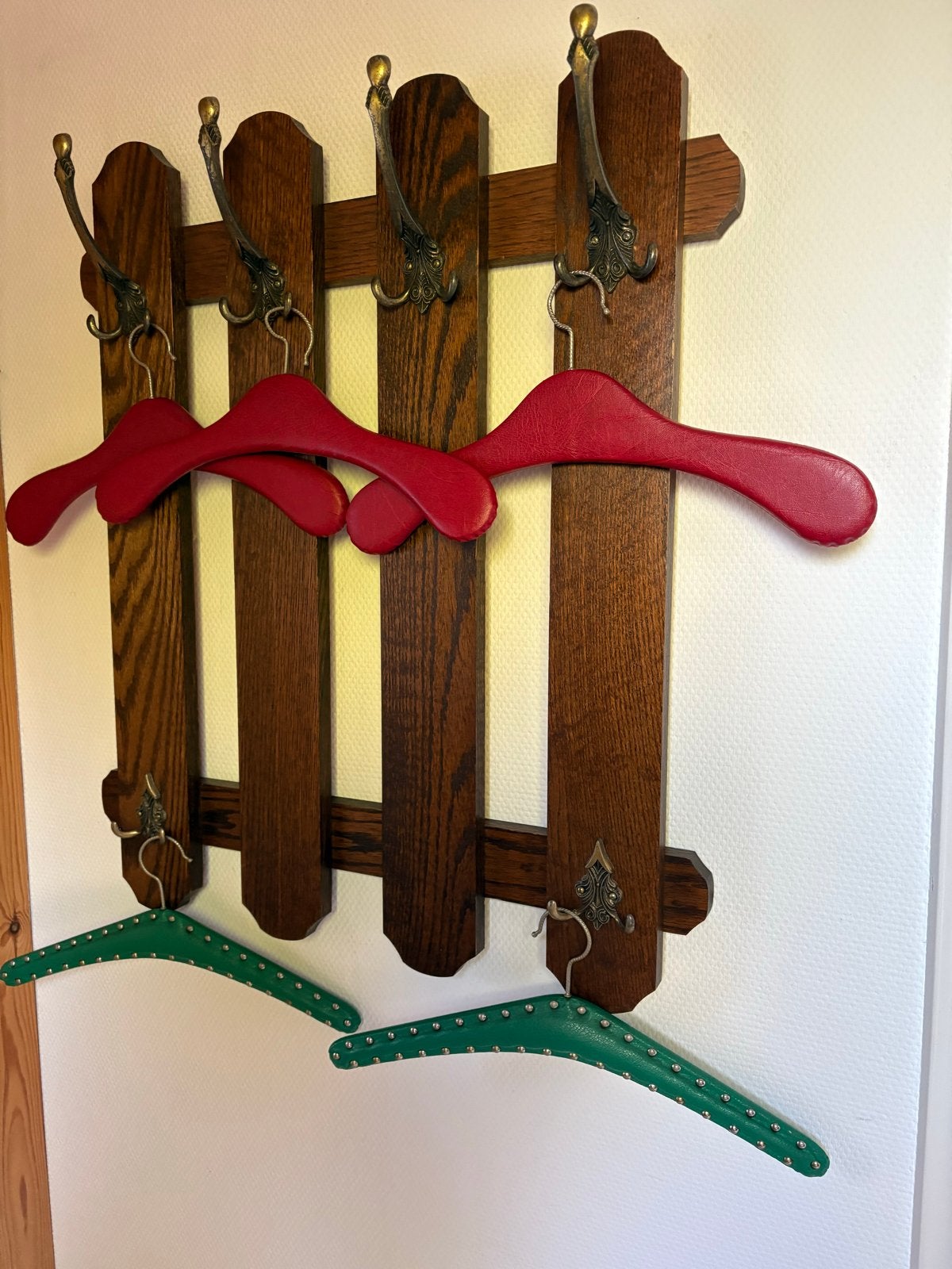 Vintage houten wandkapstok met metalen haken, Ophalen of Verzenden, Gebruikt, Hout, Wandkapstok