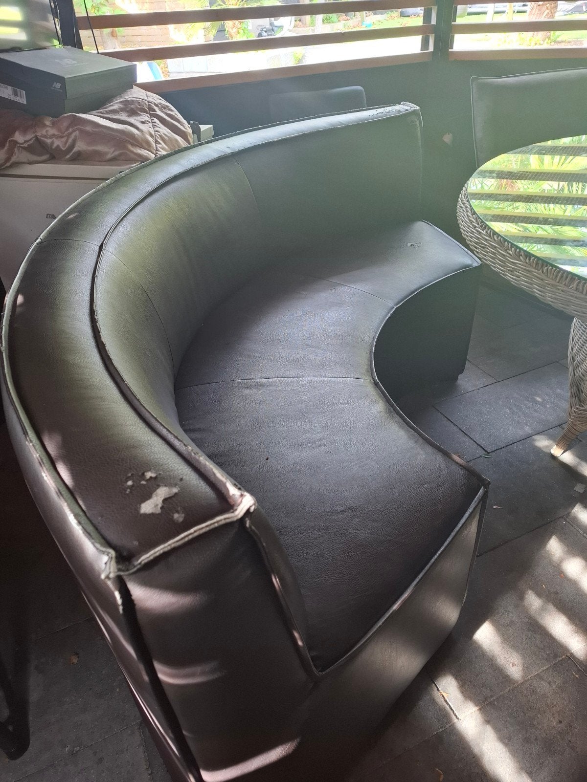 2 ronde eetkamerbanken gratis, Ophalen, Gebruikt, Rond, 200 cm of meer