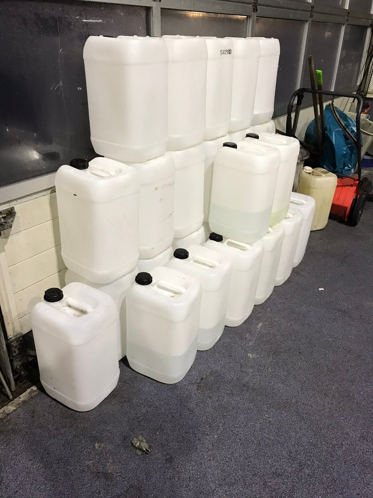 Jerrycans 25liter, Minder dan 75 liter, Ophalen, Zo goed als nieuw
