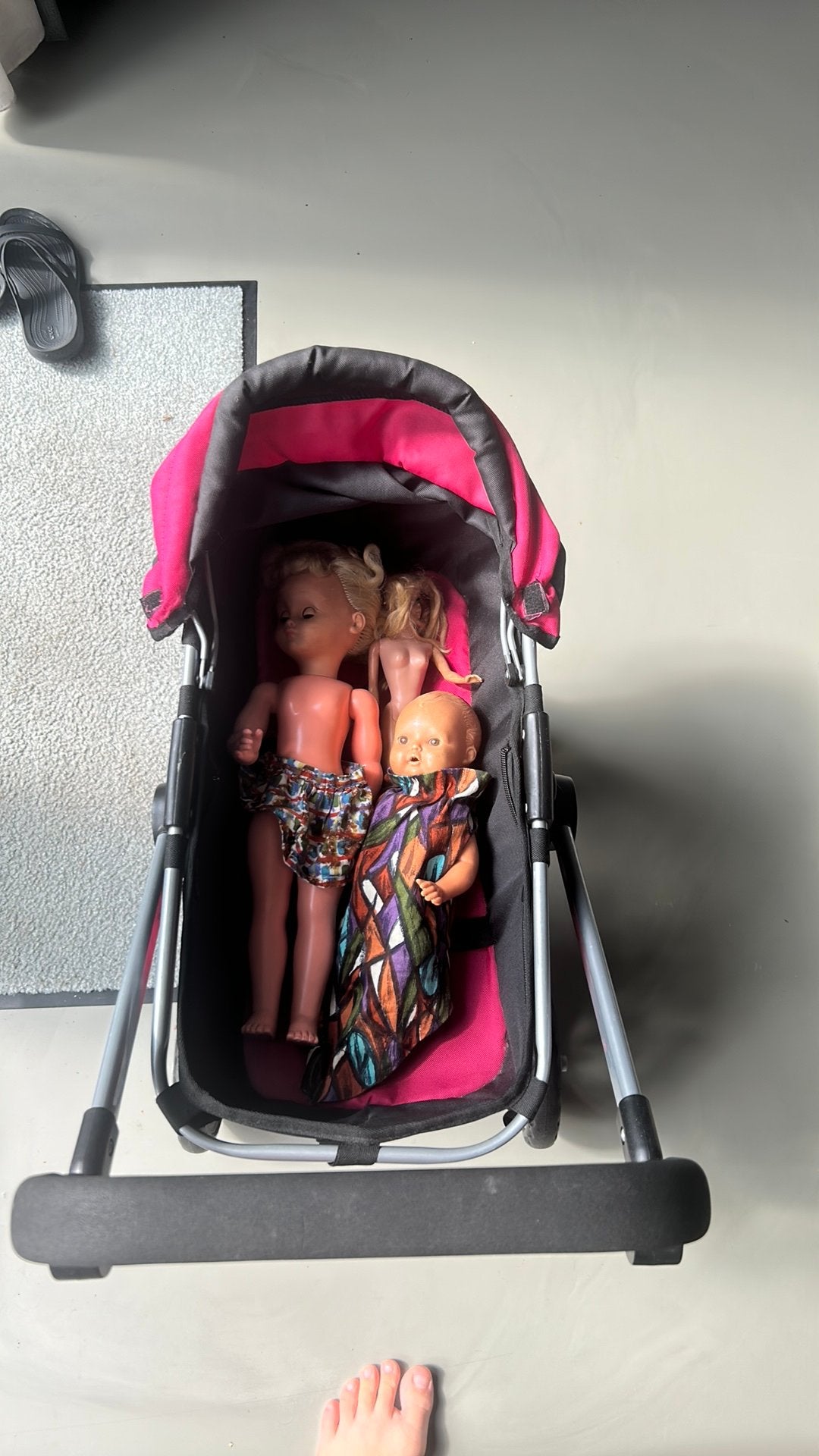 Poppenwagen inclusief drie poppen, Ophalen, Gebruikt, Babypop