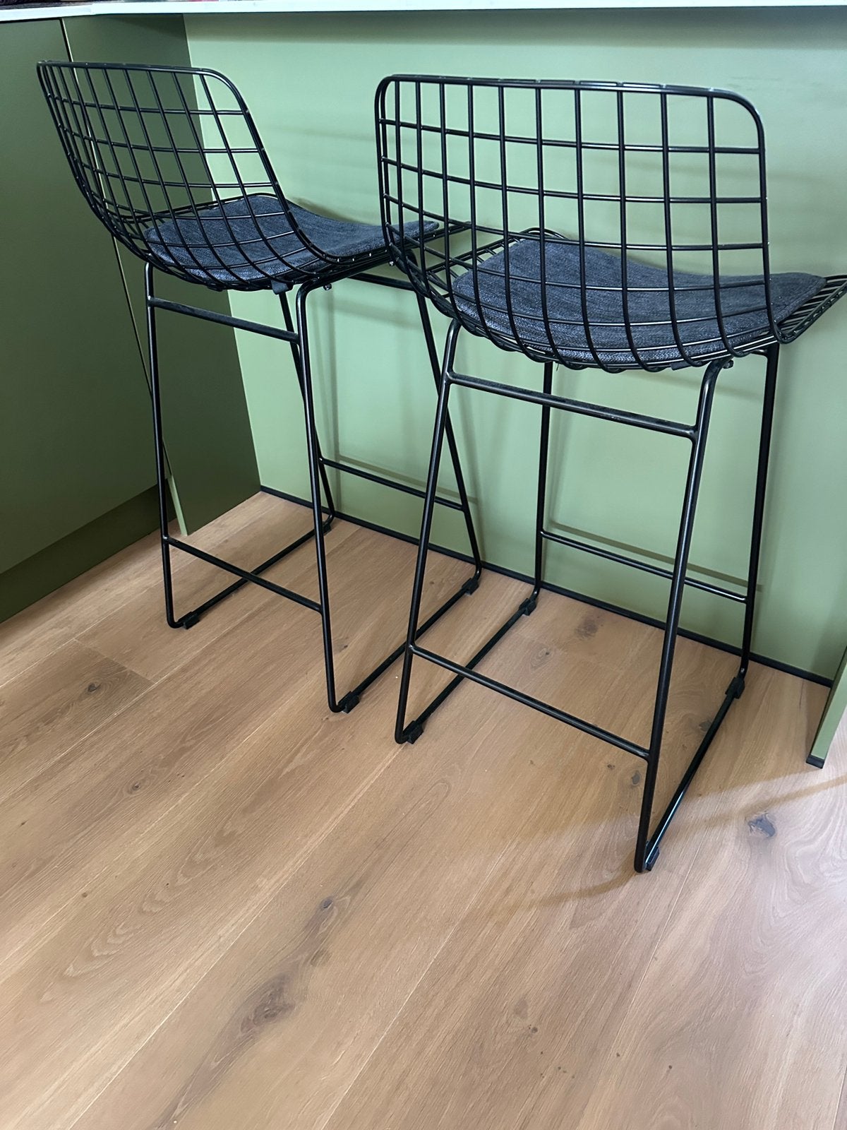 2 HKliving wire barkrukken zwart inclusief kussens, Ophalen, Met voetsteun, 60 tot 90 cm, Zo goed als nieuw