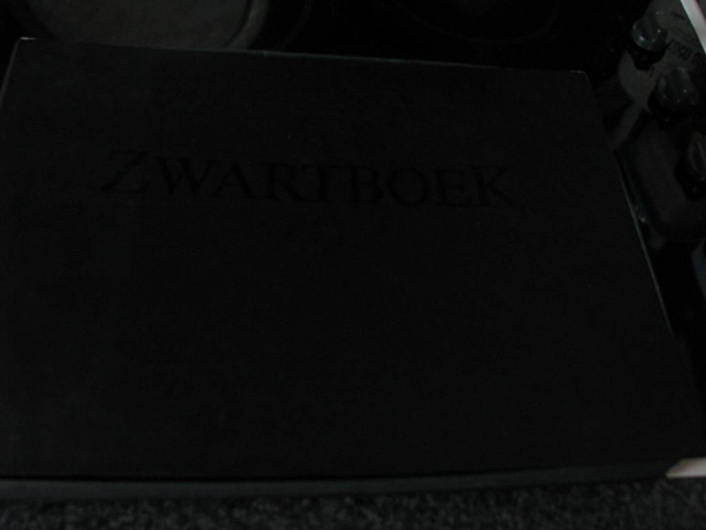 Zwartboek box Limited Edition. dubbel-DVD + CD + Boek., Cd's en Dvd's, Ophalen of Verzenden, Zo goed als nieuw