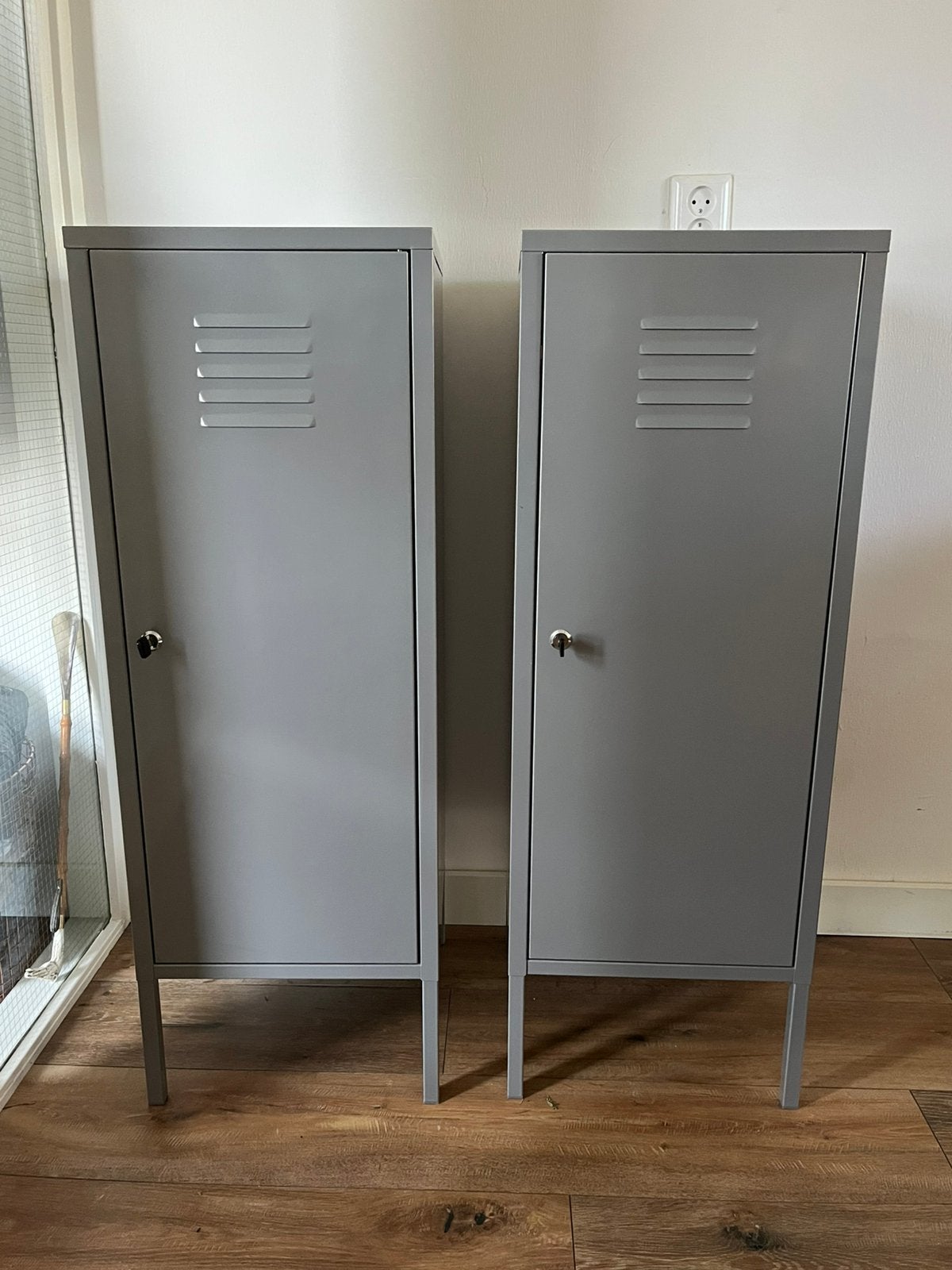 2 grijze lockerkastjes, Ophalen, Gebruikt