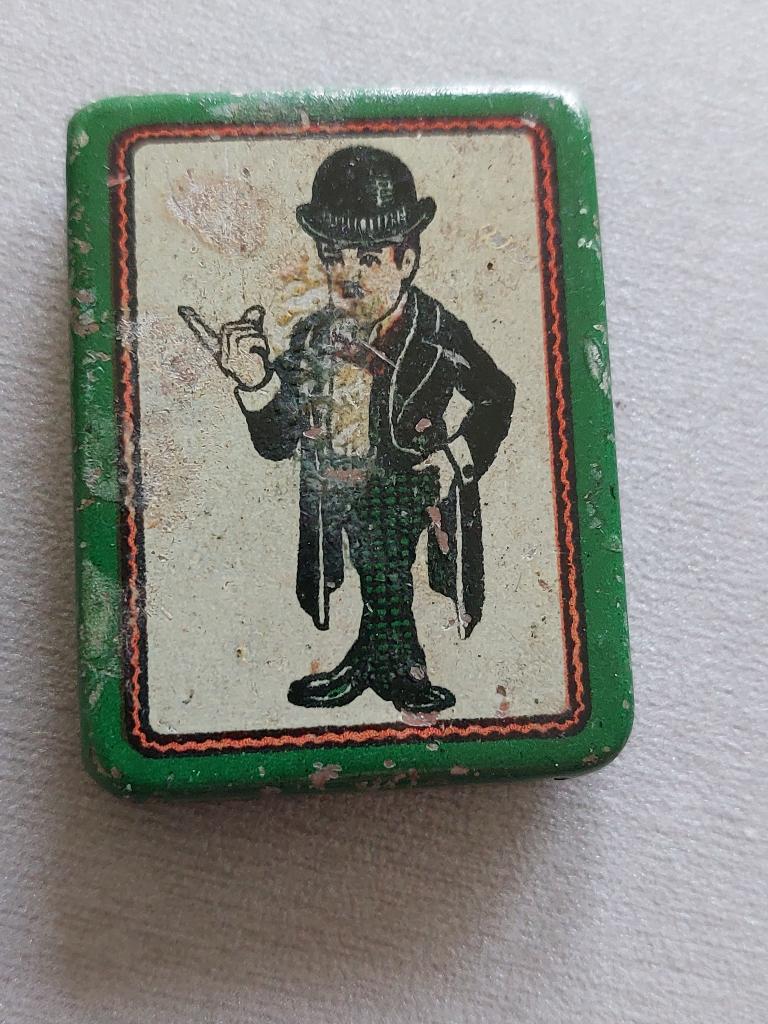 Zeldzaam antiek Charlie Chaplin blik metalen schrikdoosje, Verzamelen, Ophalen of Verzenden, Gebruikt, Gebruiksvoorwerp