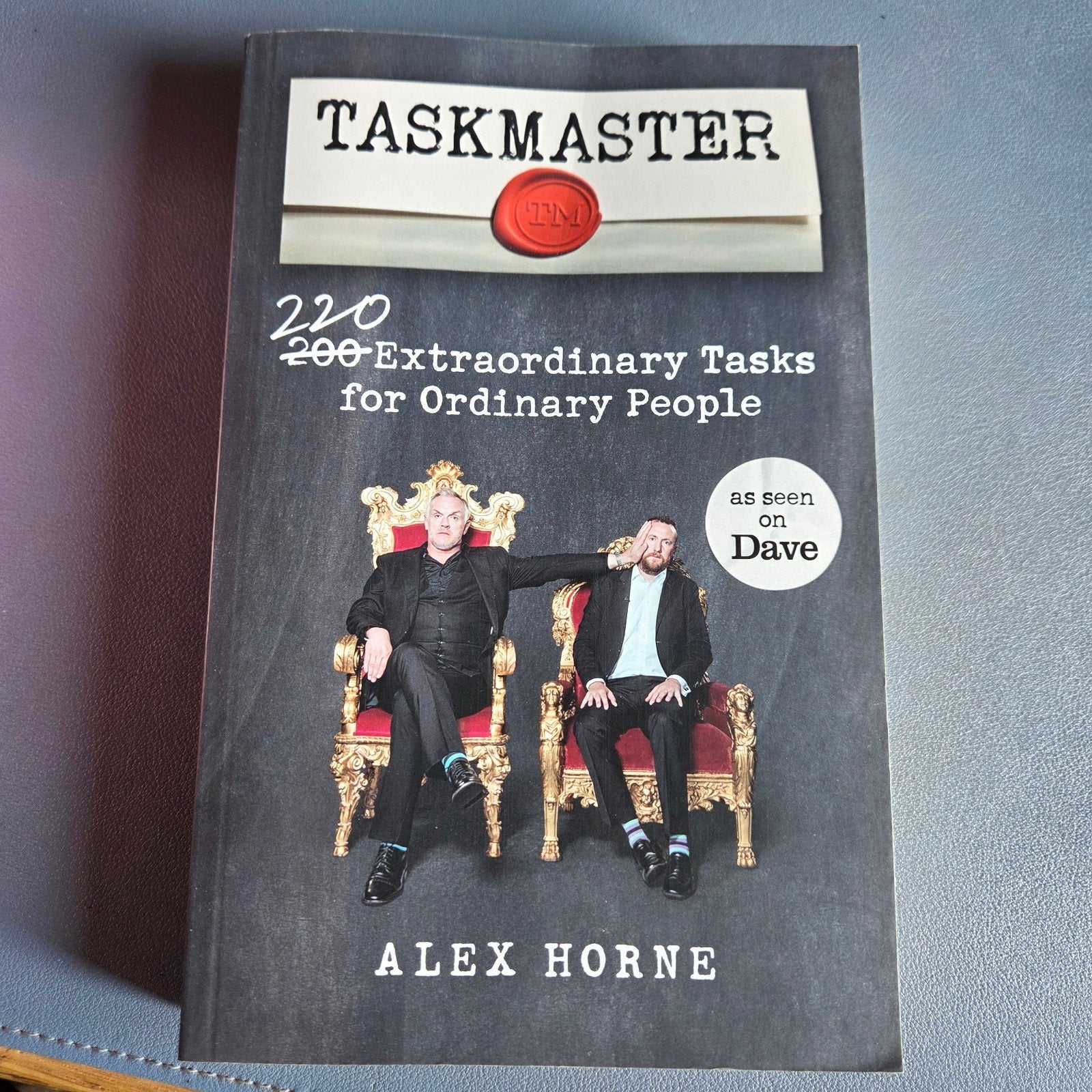 Taskmaster: 220 Buitengewone Taken voor Gewone Mensen, Europa overig, Alex Horne, Ophalen of Verzenden, Zo goed als nieuw