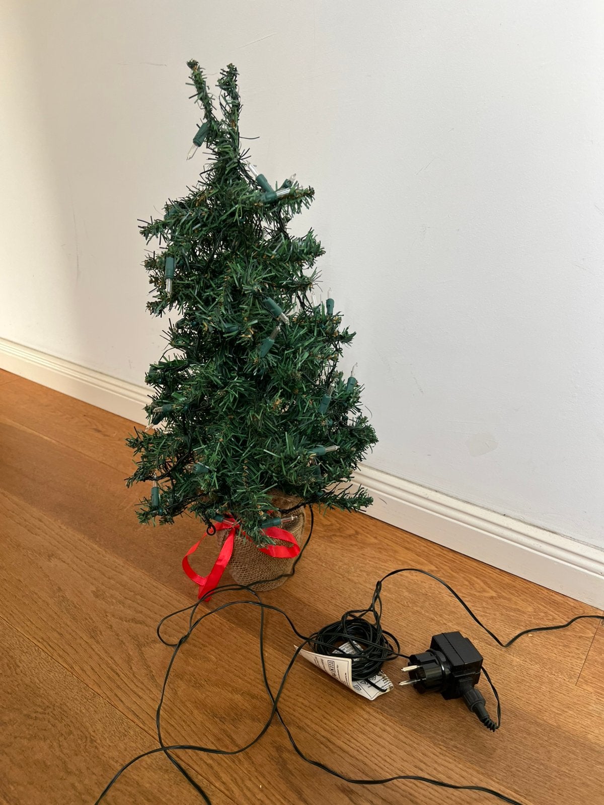 Klein kunststof kerstboom met verlichting, Diversen, Kerst, Ophalen of Verzenden