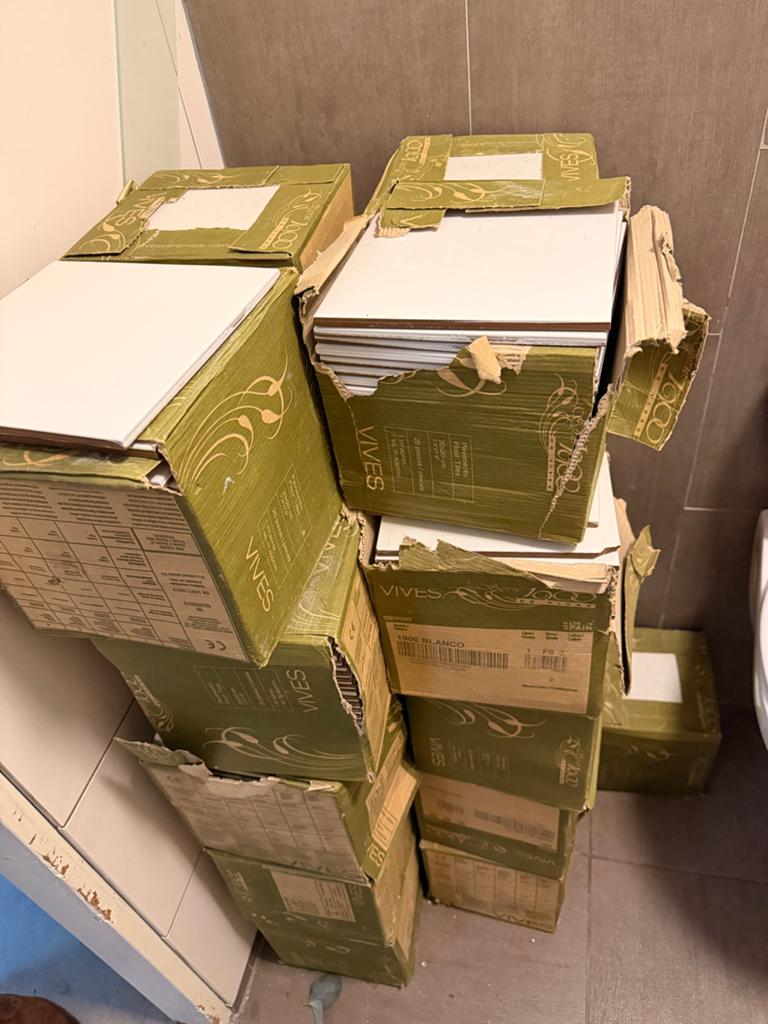 21 m2 matte witte tegels 20x20 cm gratis!, Doe-het-zelf en Verbouw, Tegels, Keramiek, Nieuw, Ophalen of Verzenden, 20 tot 40 cm