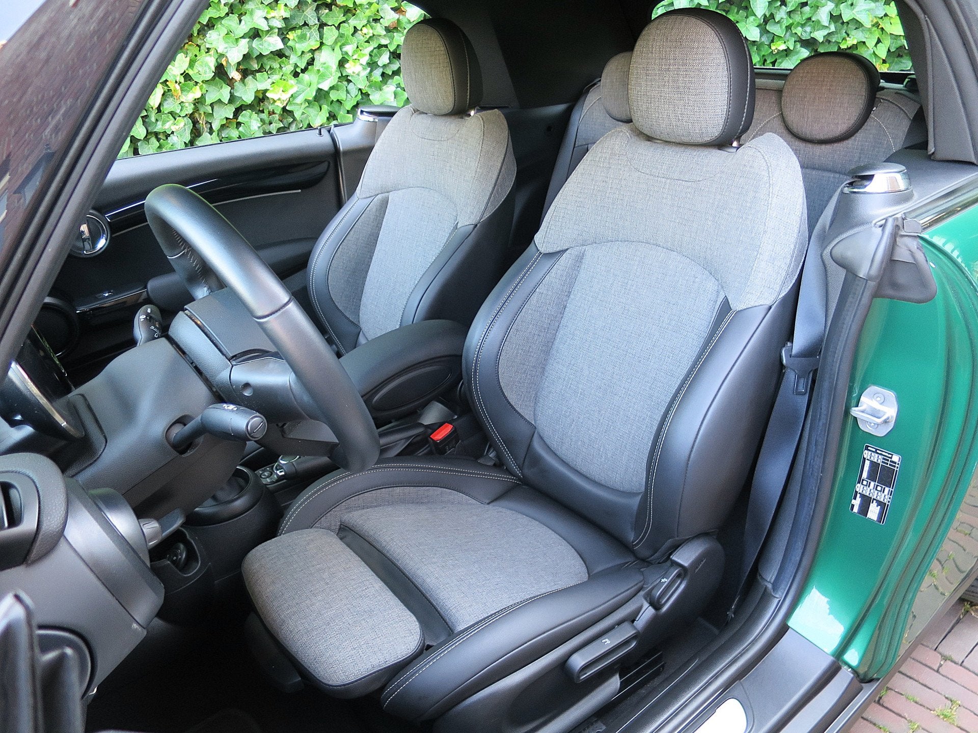 MINI Cabrio 1.5 Cooper Classic F57 LCI2 aut met Navi, A.cam,, 12 maanden, 136 pk, Gebruikt, 4 stoelen