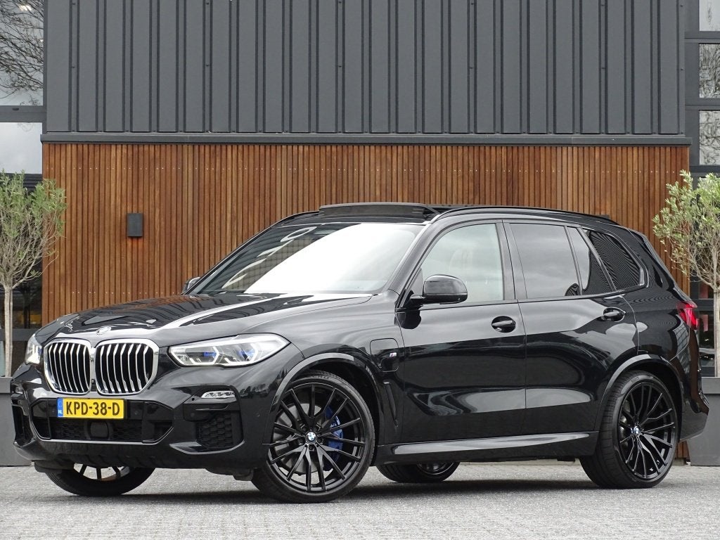 BMW X5 45e 394PK M-Sport Individual / Skylounge / Alcanatara, Automaat, Gebruikt, Zwart, Leder
