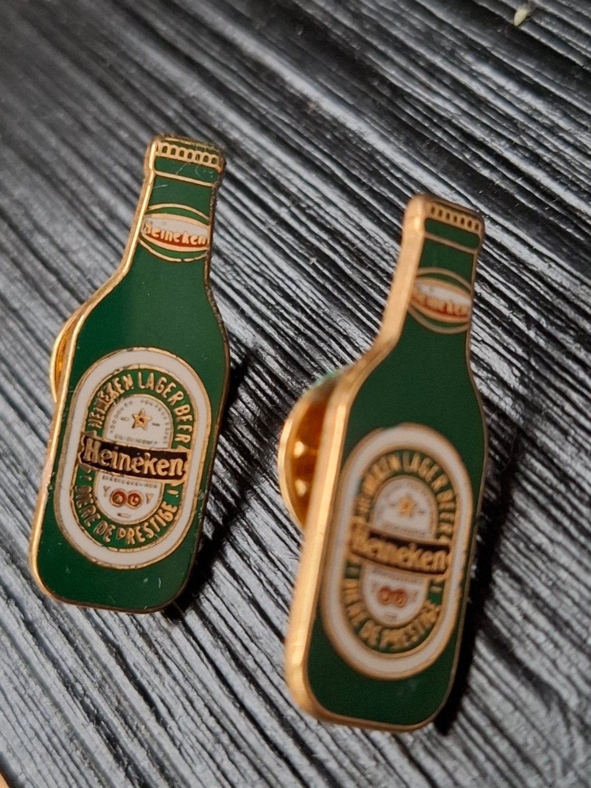 Heineken pins 2x, Ophalen of Verzenden, Zo goed als nieuw, Merk, Speldje of Pin