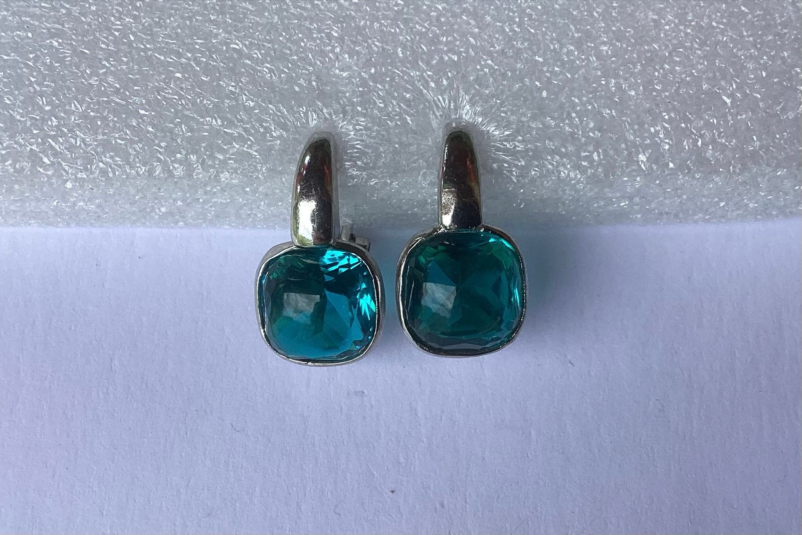 Zilveren oorbellen met blauwe topaas glasstenen, Gebruikt, Met edelsteen, Knopjes of Stekers, Zilver