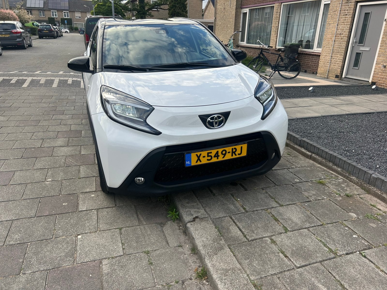 Toyota Aygo X 1.0 Vvt-i MT 72pk 2024 Wit, Auto's, Toyota, Start-stop-systeem, 31 €/maand, 4 stoelen, Wit