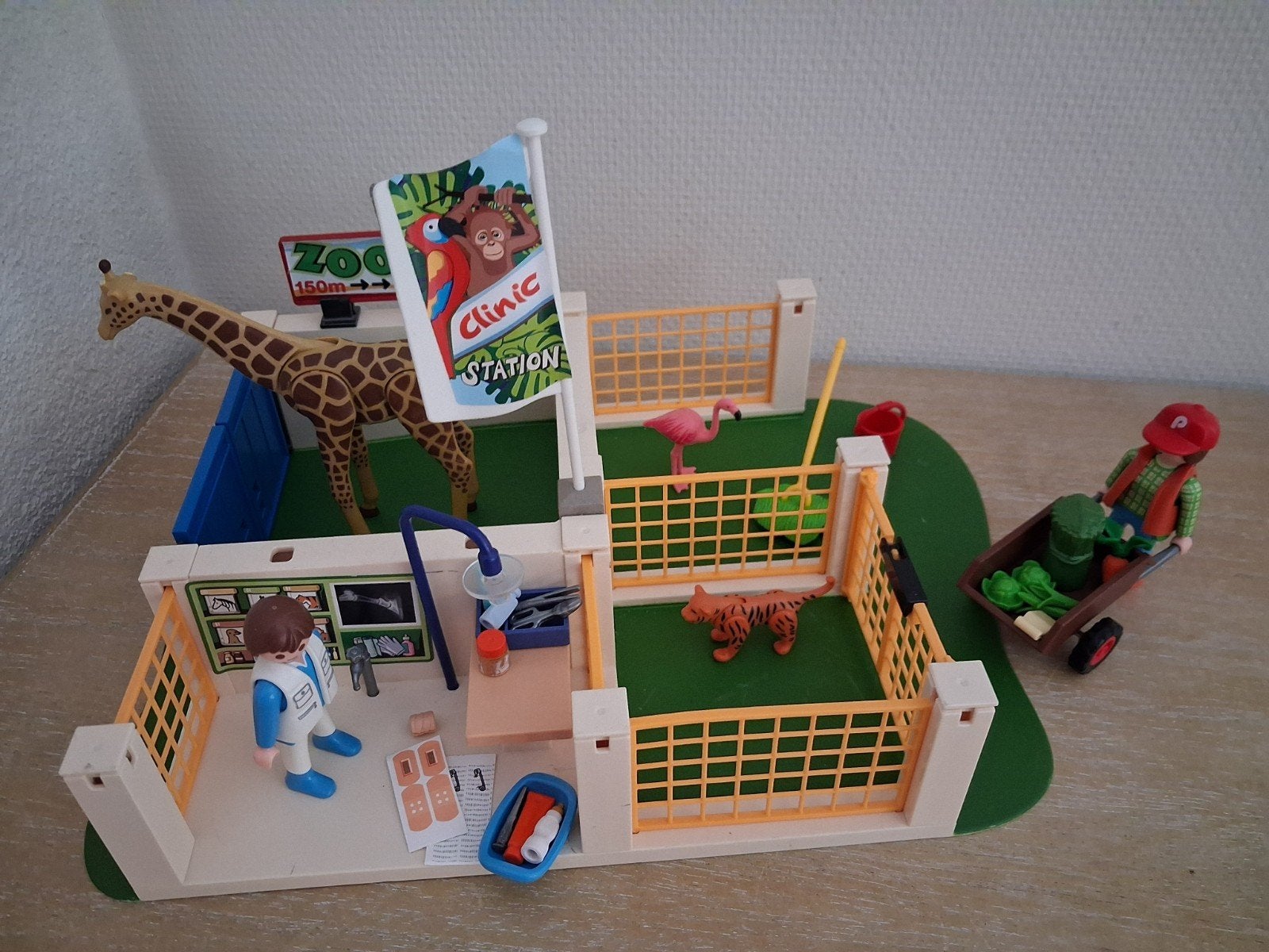 Playmobil verzorgingscentrum dierentuin setnr 4009, Kinderen en Baby's, Speelgoed | Playmobil, Gebouw, Complete set, Zo goed als nieuw