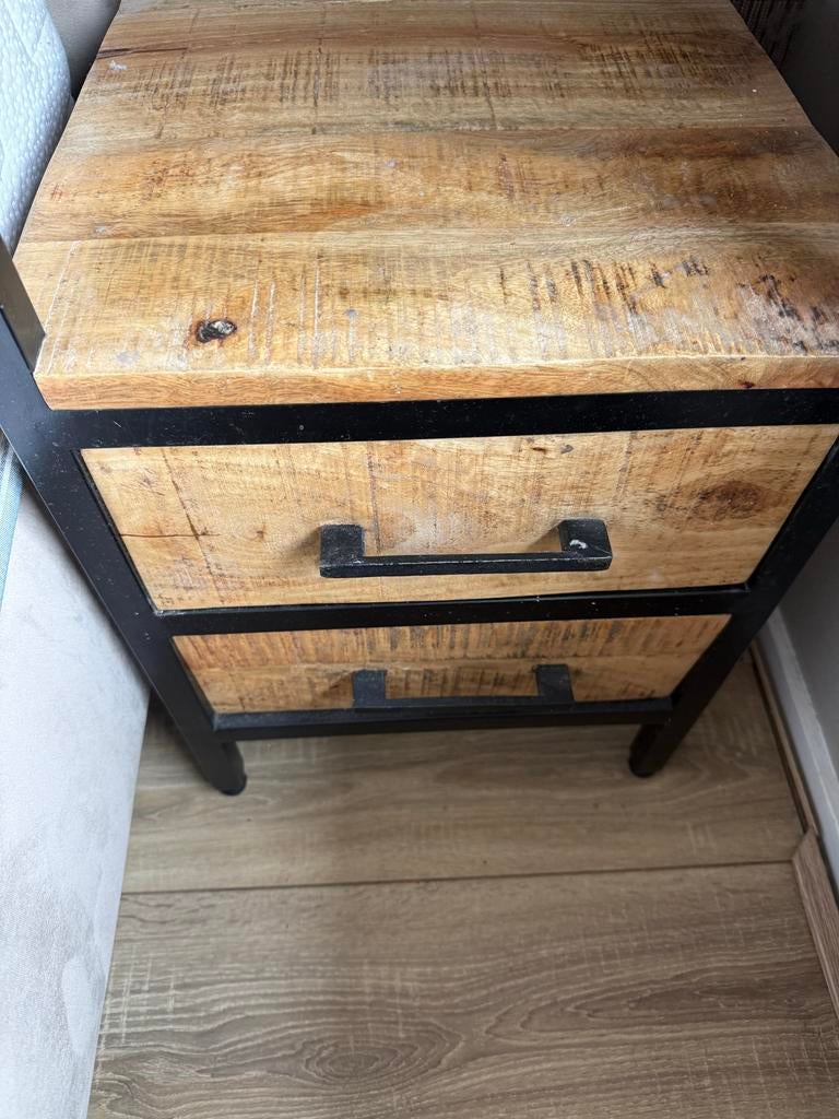 Kast van mangohout met metalen frame, Huis en Inrichting, Kasten | Ladekasten, Gebruikt, 1 of 2 laden, 150 tot 200 cm, 25 tot 50 cm