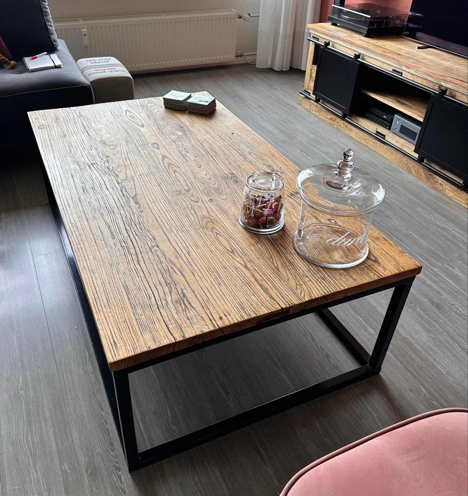 Robuuste salontafel met houten blad en metalen onderstel, Ophalen, Gebruikt, 100 tot 150 cm, 50 tot 100 cm