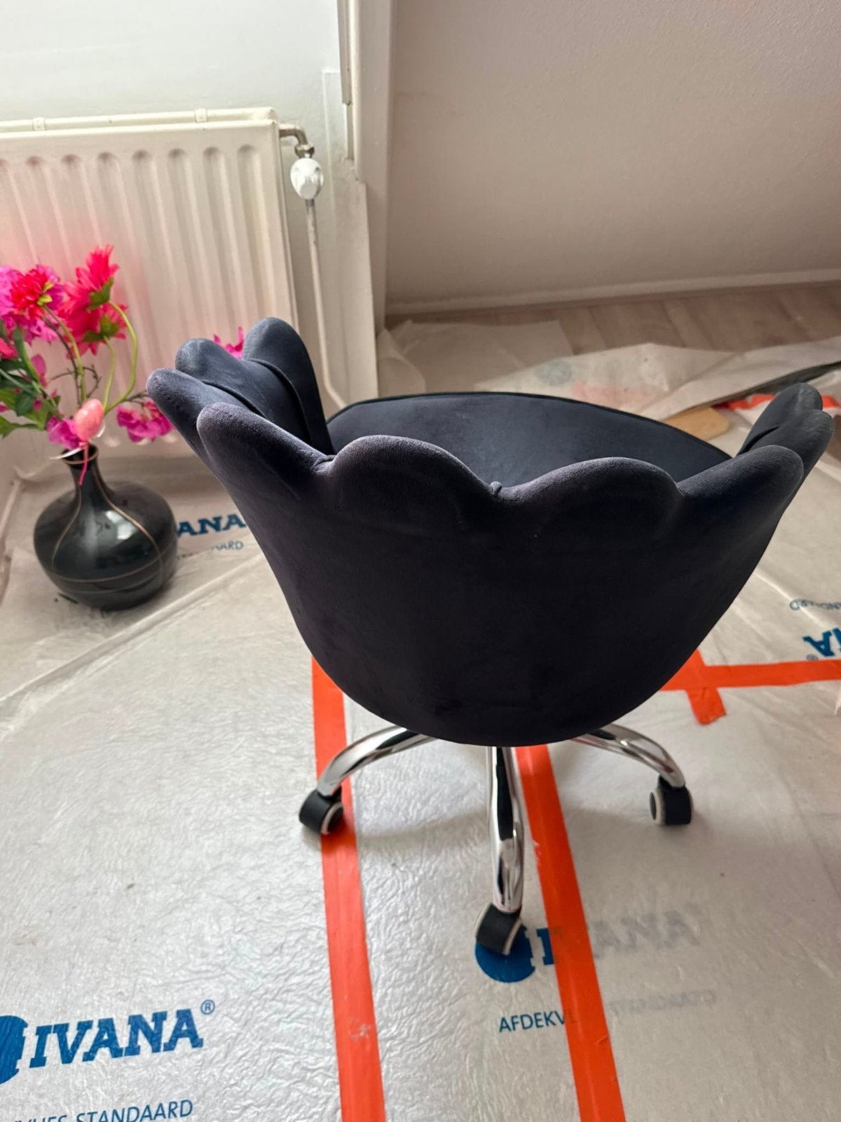Zwarte schelp stoel met gebruikssporen, Ophalen, Gebruikt, Zwart, Eén